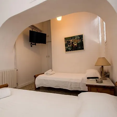 Delphines Hotel